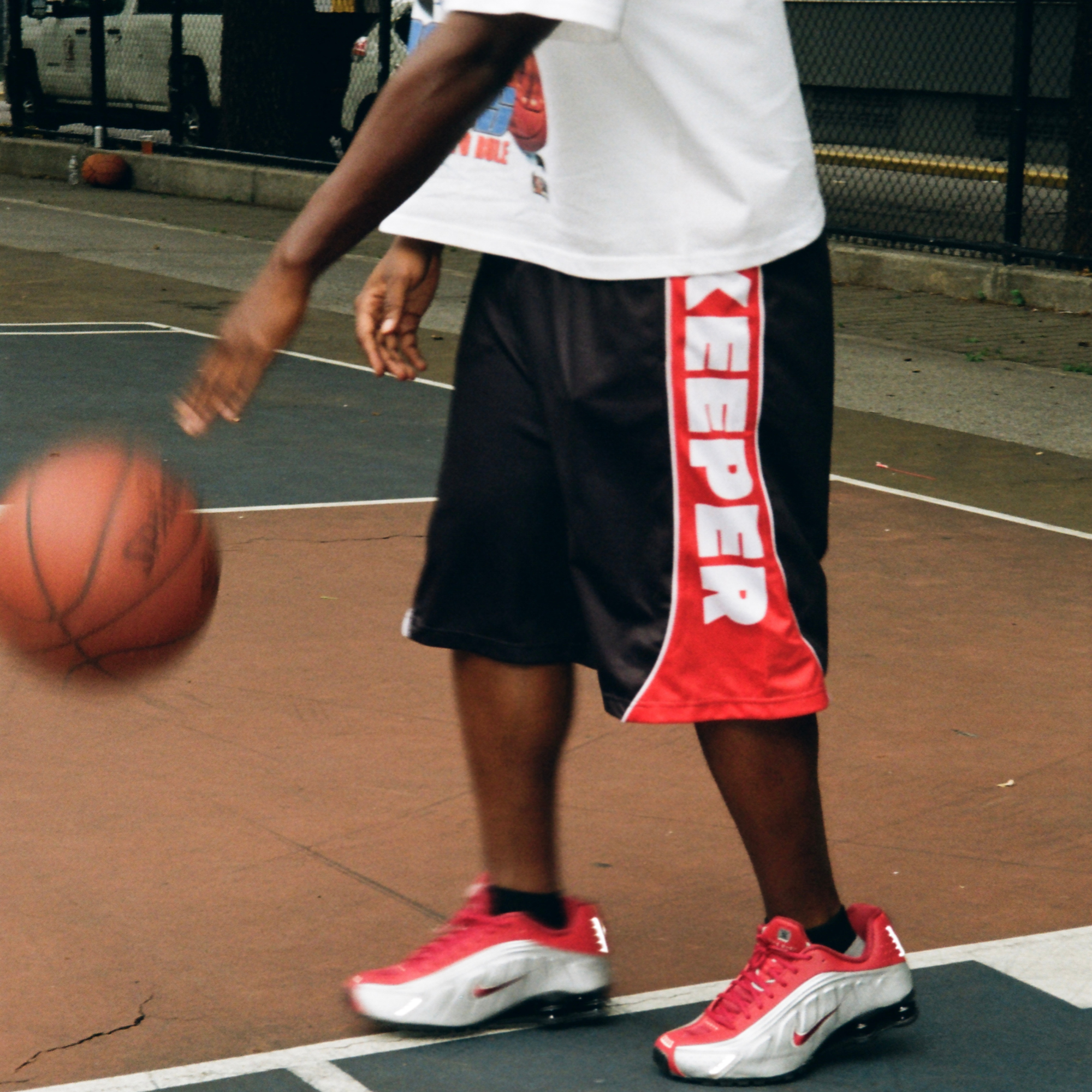 AND1 SPORTS SHORTS BLACK/RED
